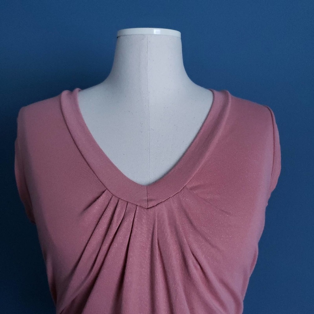 New York & Company V-Neck Ruched Shell - Picture 2 of 6